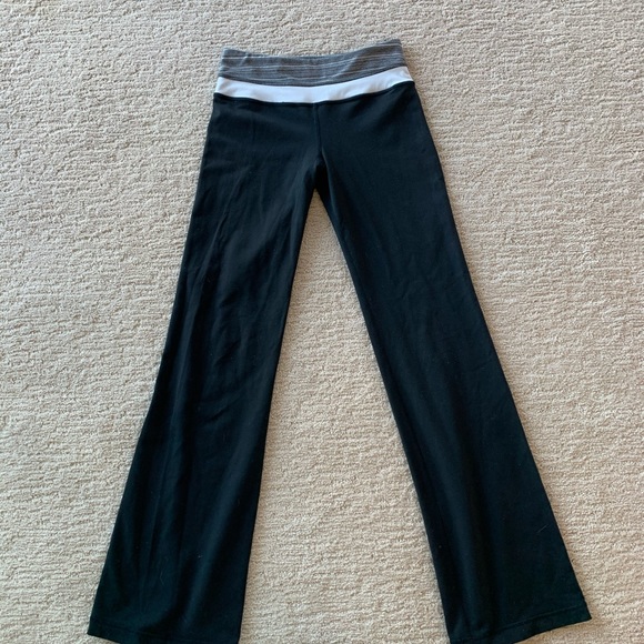 Lululemon reversible yoga pants - Picture 1 of 4